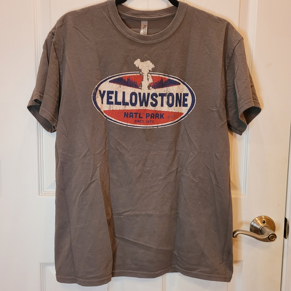 Gray Yellowstone National Park T-Shirt-Sz  Medium